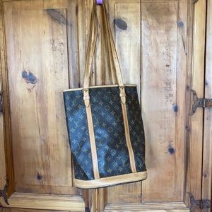 Louis Vuitton petite bucket bag good condition.